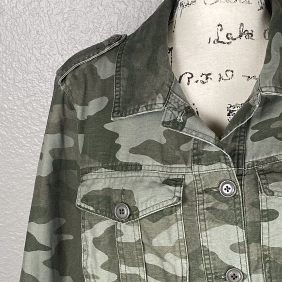 Aeropostale Sz L Cropped Cargo Utility Jacket Camo Green White Raw Hem - Picture 3 of 12